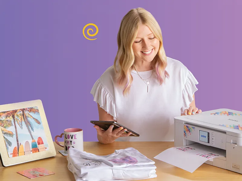 Der SP1 Sublimationsdrucker wird mit einem Tablet angesteuert.