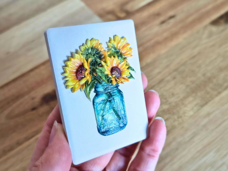eufyMake E1 Reliefdruck - Sonnenlumen in Vase auf Keramik-Magnet linke Seite