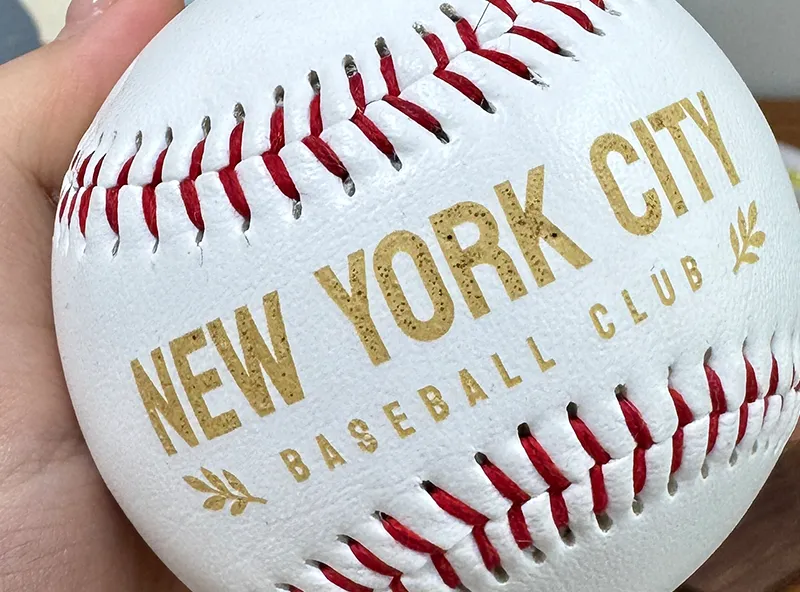 Gravierter Baseball