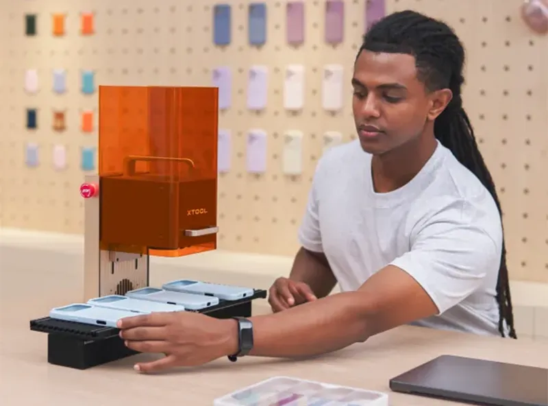 Mit dem separat erhältlichen Schiene können Sie auch mehrere Muster hintereinander gravieren.