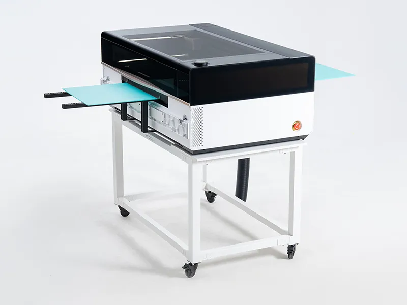 Mit automatischer Zufuhr und optional erhältlichen Untertisch.